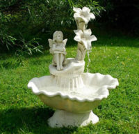 Zahradní kašna - fontána víla s květinami