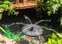 Levná solární fontána do zahradního jezírka